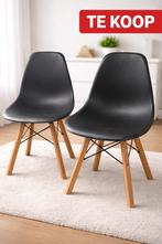 Eetkamer stoelen 2x zwart met houten poten, Huis en Inrichting, Ophalen, Nieuw, Minder dan 4 stoelen