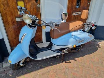 snorscooterAGM Retro blauw bromscooter 750 bij Scooterforyou beschikbaar voor biedingen