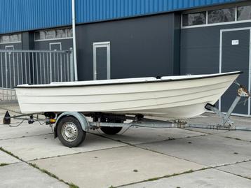 Polyester sloep met trailer en 5PK Honda motor beschikbaar voor biedingen