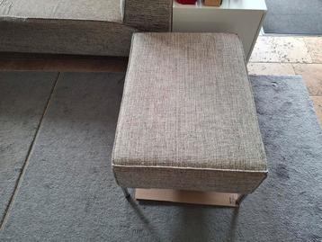 Design on Stock Bloq Hocker / poef / voetenbank beschikbaar voor biedingen
