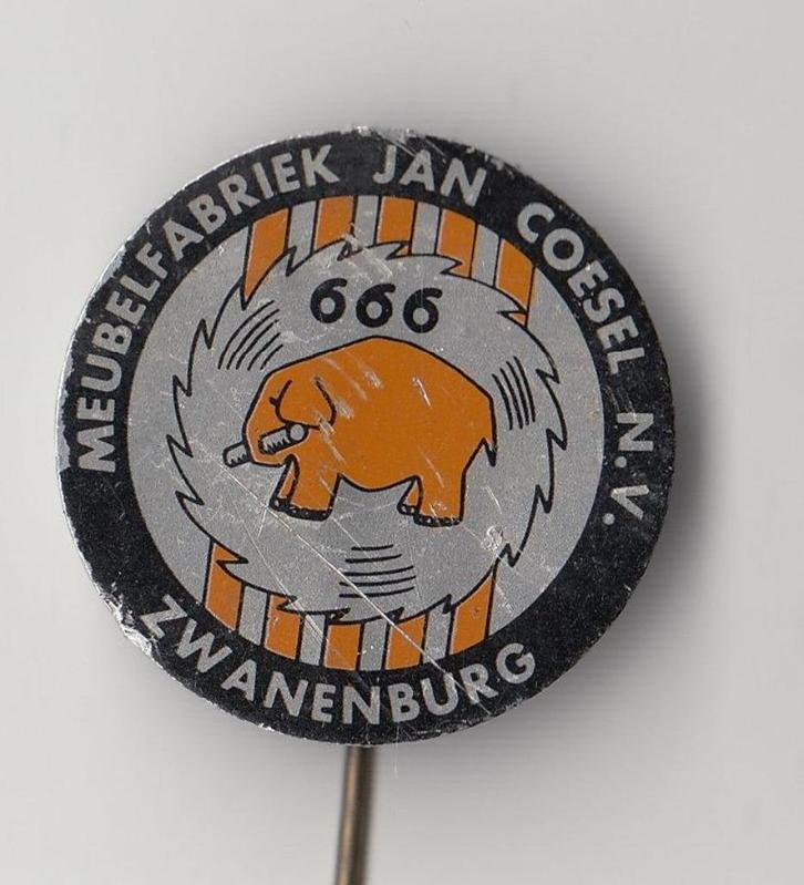 Zwanenburg Meubelfabriek Jan Coesel speldje, Verzamelen, Speldjes, Pins en Buttons, Gebruikt, Speldje of Pin, Overige onderwerpen