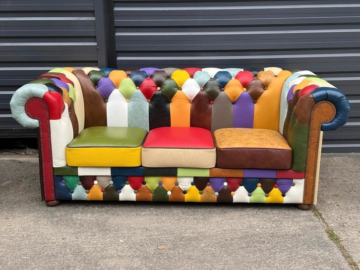 Nieuwe Chesterfield bank Patchwork/ Multicolor + BEZORGING, Huis en Inrichting, Banken | Bankstellen, Nieuw, Rechte bank, 75 tot 100 cm