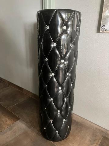 Decoratieve zuil beschikbaar voor biedingen