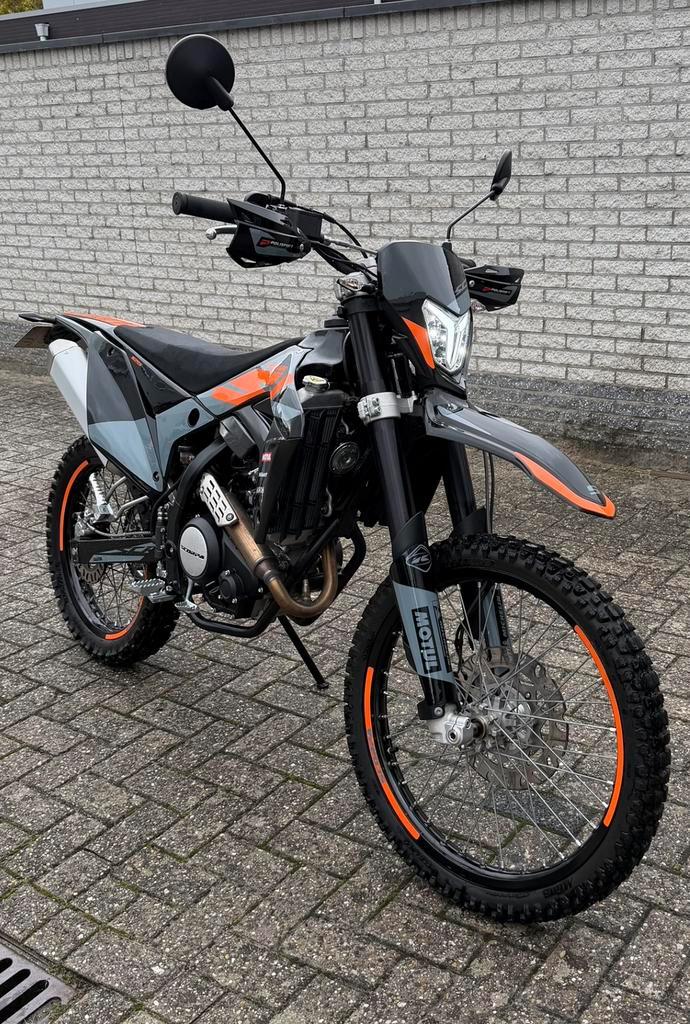 Sherco 125cc A1 2024 eerste eigenaar, Fietsen en Brommers, Brommers | Overige merken, Zo goed als nieuw, Ophalen of Verzenden