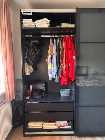 IKEA PAX kledingkast met schuifdeuren, zeer netjes - afbeelding 3