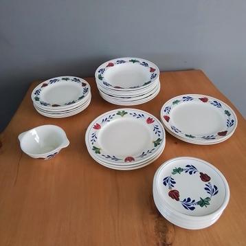 Boerenbont servies van boch, farmhouse,  royal Maastricht  beschikbaar voor biedingen