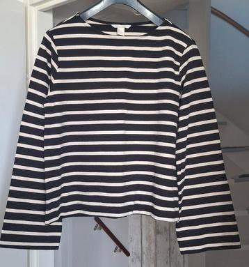 Trui zwart ecru H&M maat M
100% katoen beschikbaar voor biedingen