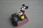 Vintage Mickey Mouse beeldje July is a sparkling ruby Enesco, Verzenden, Mickey Mouse, Zo goed als nieuw, Beeldje of Figuurtje