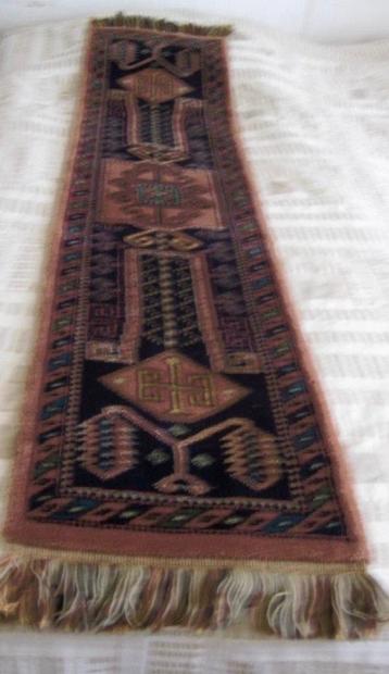 WOLLEN SMYRNA DRESSOIR LOPERTJE / OF TAFELKLEEDJE  ,VINTAGE  beschikbaar voor biedingen