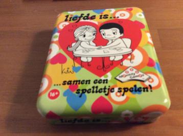 Liefde is... samen een spelletje spelen. Nieuw  beschikbaar voor biedingen