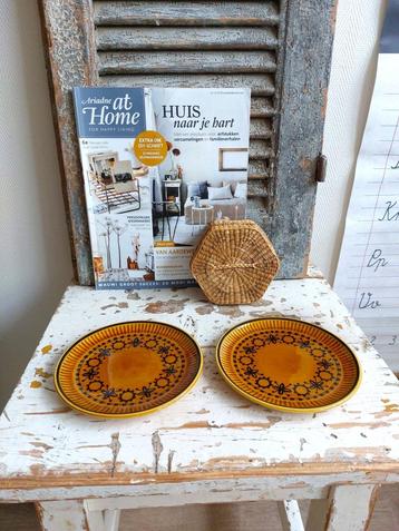 Twee "herfstige" (gebaks) schotels Koninklijke Goedewaagen beschikbaar voor biedingen