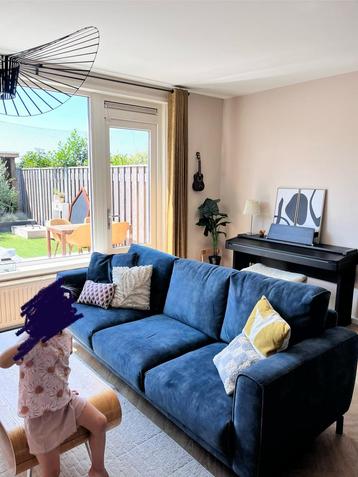 Leuke blauwe bank GRATIS ZSM ophalen beschikbaar voor biedingen