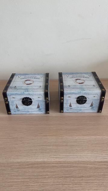 2 mooie houten kistjes beschikbaar voor biedingen