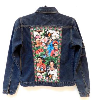 Spijkerjas upcycled Frida Kahlo stof beschikbaar voor biedingen