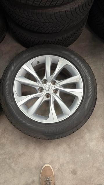 Lexus NX300H winterset winterbanden origineel tpms beschikbaar voor biedingen