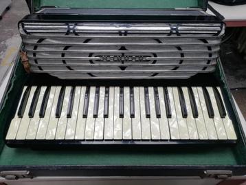 Hohner Organola II C accordeon met koffer.