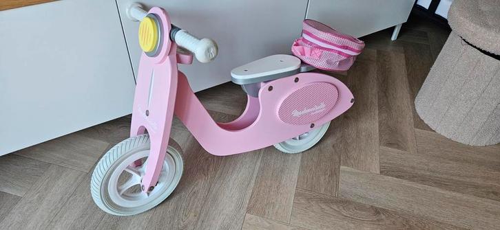 Janod Loopfiets - Roze Scooter Stijl, Kinderen en Baby's, Speelgoed | Buiten | Voertuigen en Loopfietsen, Zo goed als nieuw, Loopfiets