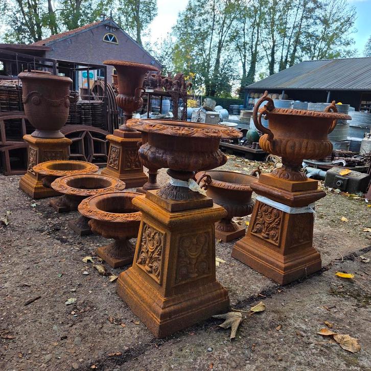 Gietijzeren vaas,vazen,beeld,rek,pomp sokkels,decoraties,enz, Antiek en Kunst, Curiosa en Brocante, Ophalen