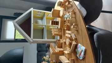 Super mooi poppenhuis met veel accessoires beschikbaar voor biedingen