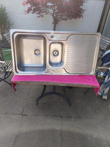 Wasbak met kraan 100 bij 41cm beschikbaar voor biedingen