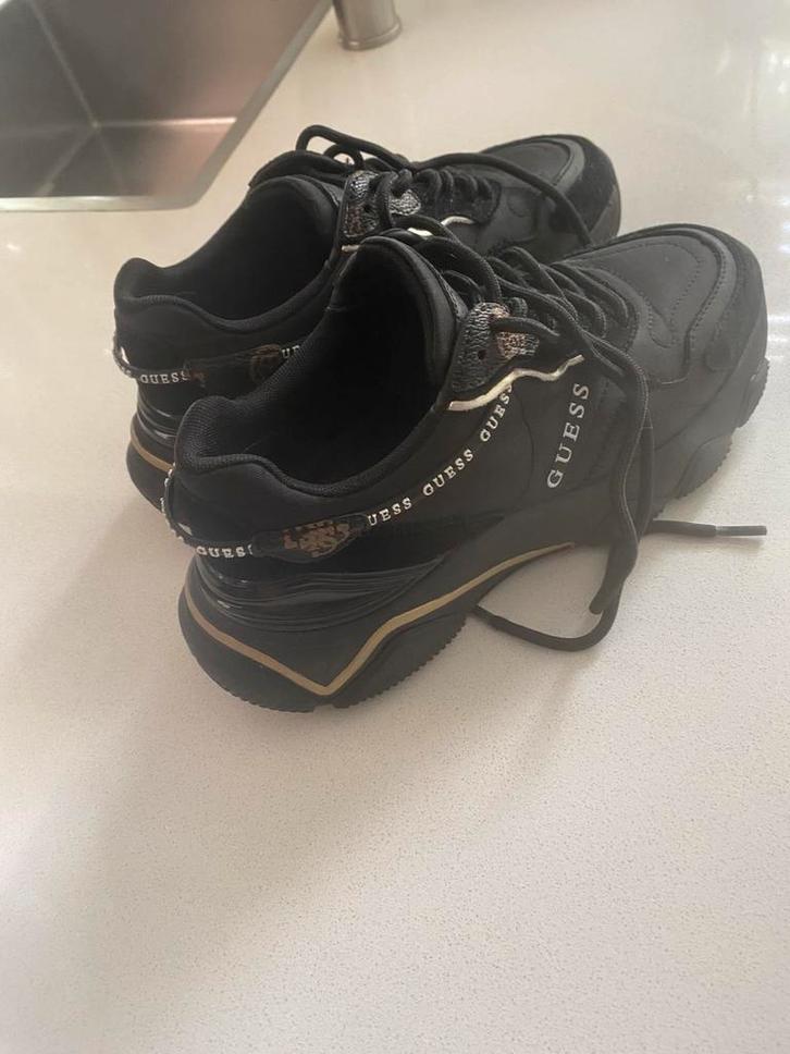 Guess Runner Micola sneakers zwart. Maat 36, Kleding | Dames, Schoenen, Zo goed als nieuw, Sneakers of Gympen, Zwart, Ophalen of Verzenden