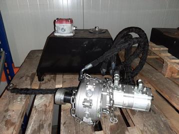PTO aftakas hydrauliekpomp met tank beschikbaar voor biedingen