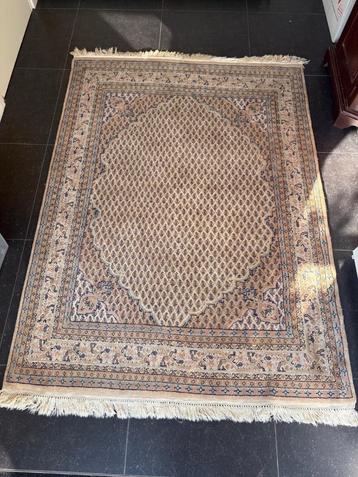 Mooi tapijt van 200x150 cm beschikbaar voor biedingen