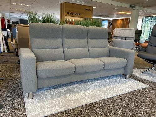Stressless Wave 3-zits hoog showroommodel stof Faroni 11, Huis en Inrichting, Banken | Bankstellen, Nieuw, Driepersoons, Stof