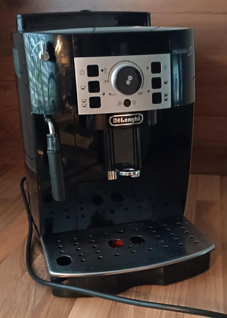 De'Longhi Magnifica S ECAM20.110.B, Witgoed en Apparatuur, Koffiezetapparaten, Zo goed als nieuw, Gemalen koffie, Koffiebonen