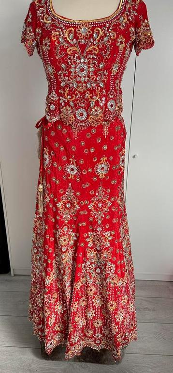 Ghagra choli rood met goud en zilver te koop beschikbaar voor biedingen