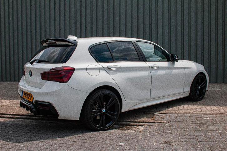 BMW 1-Serie 118i F20 Lci 170pk Aut 2017 M pakket cruise Wit, Auto's, BMW, Bedrijf, 1-Serie, ABS, Airbags, Airconditioning, Bluetooth