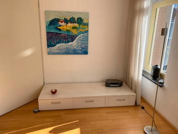 TV meubel met 3 ruime lades beschikbaar voor biedingen