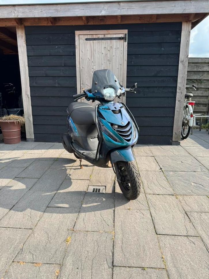 Piaggio zip 4 takt 2019, Fietsen en Brommers, Scooters | Piaggio, Zo goed als nieuw, Zip, Benzine, Ophalen