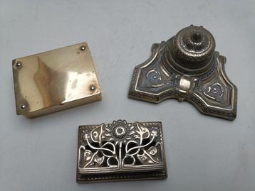 2 antieke postzegeldoosjes + inktpotje beschikbaar voor biedingen