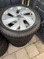 Golf 8 Velgen met Pirelli Winterbanden - Schadevrij 17 inch, 18 inch, Gebruikt, Banden en Velgen, 225 mm