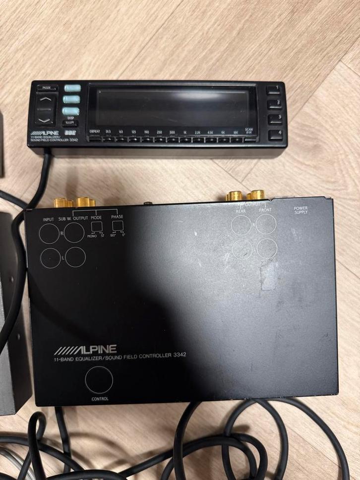 Alpine 3342 Equalizer/Sound Field Controller, Auto diversen, Autoradio's, Zo goed als nieuw, Ophalen of Verzenden