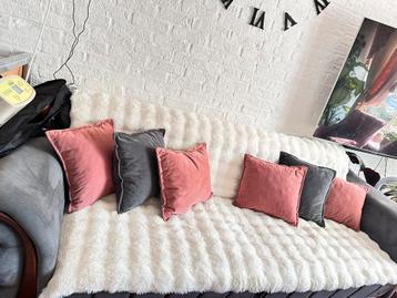 Banken met stoelen beschikbaar voor biedingen