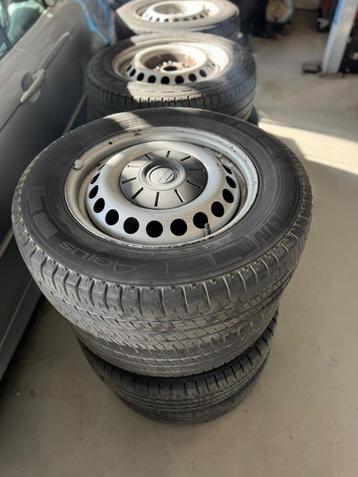 20x Vw T5 T6 Transporter velgen en banden beschikbaar voor biedingen