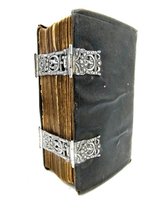 Bijbel met zilveren sloten, 18e eeuws, Antiek en Kunst, Antiek | Boeken en Bijbels, Verzenden