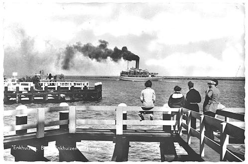 805255	Enkhuizen	NH 1963	_Gelopen met mooie zegel	Koeltorens, Verzamelen, Ansichtkaarten | Nederland, Gelopen, Noord-Holland, 1960 tot 1980