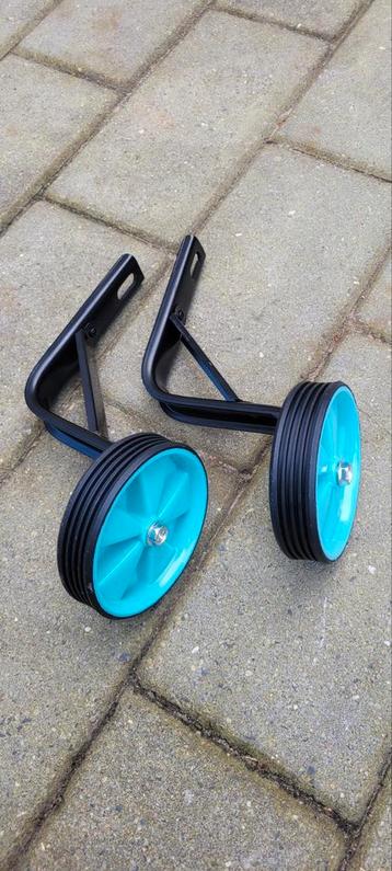 Zijwieltjes 18 inch GRATIS  beschikbaar voor biedingen