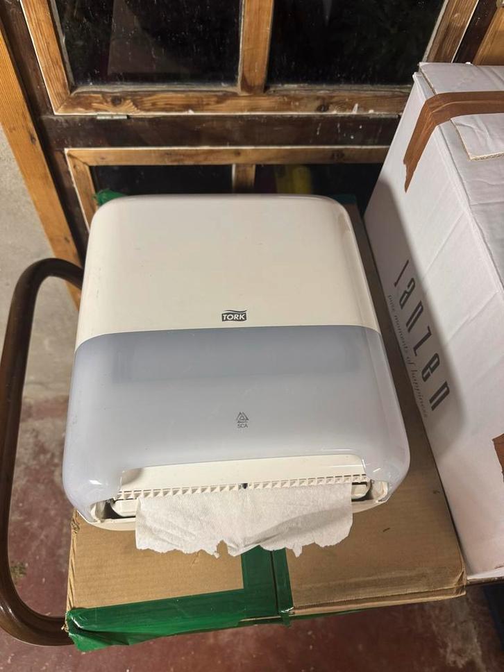 Tork Dispenser Handdoekrollen - Winkel/Kantoor Inrichting, Doe-het-zelf en Verbouw, Sanitair, Ophalen of Verzenden