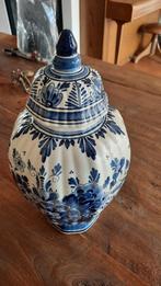 Delfsblauwe dekselvaas. Handbeschilderd nr 213, Antiek en Kunst, Antiek | Vazen, Ophalen