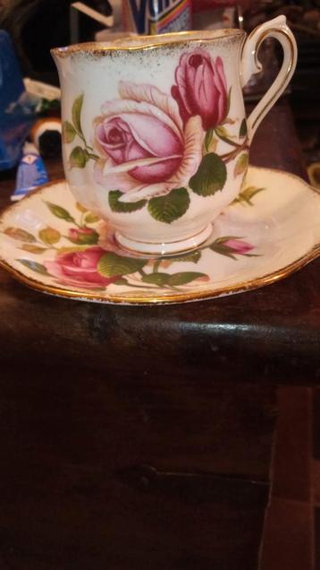 Royal Albert Anniversary Rose Theekop en Schotel beschikbaar voor biedingen