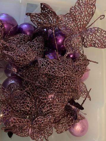 Kerstballen en decoratie beschikbaar voor biedingen