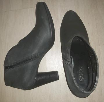ECCO nubuck leren pumps. Zgan. Maat 41. beschikbaar voor biedingen