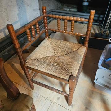 Te koop vintage  knobbel stoel beschikbaar voor biedingen