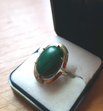 Vintage gouden ring met malachiet  beschikbaar voor biedingen