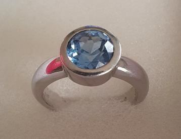 Zinzi ring met blauwe steen maat 58 (18,5 mm)
 beschikbaar voor biedingen