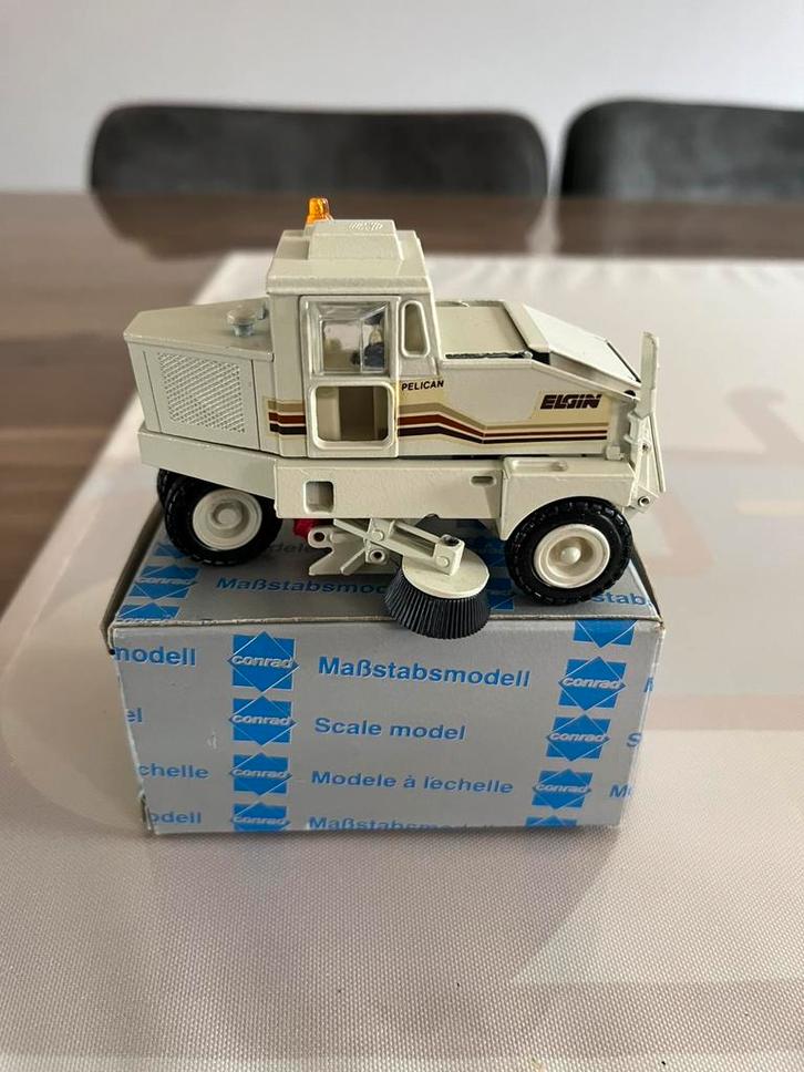 Elgin Pelican veegmachine Conrad 5066, Hobby en Vrije tijd, Modelauto's | 1:50, Gebruikt, Hijskraan, Tractor of Landbouw, Conrad